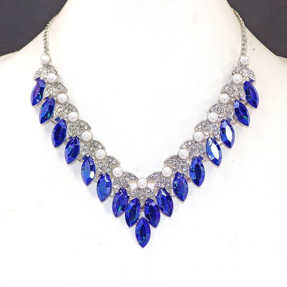 Blue crystal and white pearl necklace and earring set with marquise crystals - Picture 3 of 10